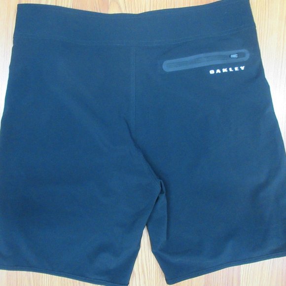 NEW! OAKLEY UNLINED PERFORMANCE FIT POLY/ELASTANE SWIM SHORTS BLACK Sz 32 - Picture 6 of 6
